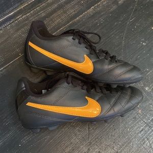 Nike Tiempo Soccer Cleats, Size 1Y. Black Orange. Unisex, Boys, Girls.